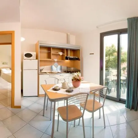 Ascot Apartahotel 3*